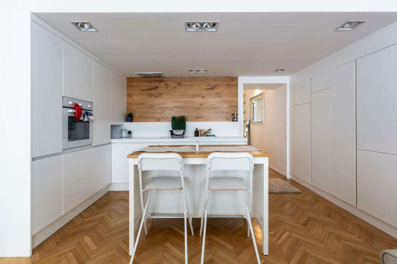 Exclusive Downtown Bella Apartamento